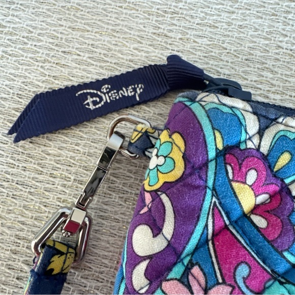 Disney Vera Bradley Wristlet Wallet Sensational Six Paisley Donald Duck/Pluto - Picture 5 of 10